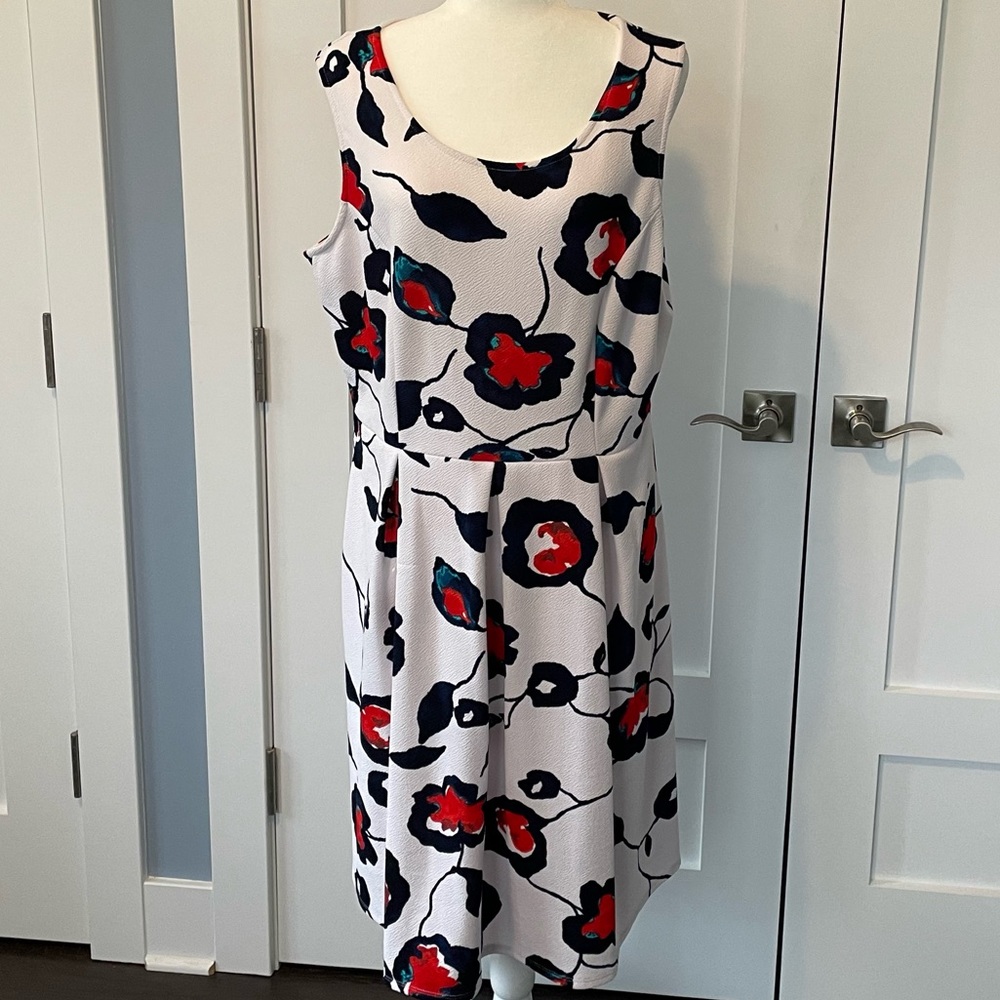 Sleeveless Dress w/ Black & Red Flowered Pattern